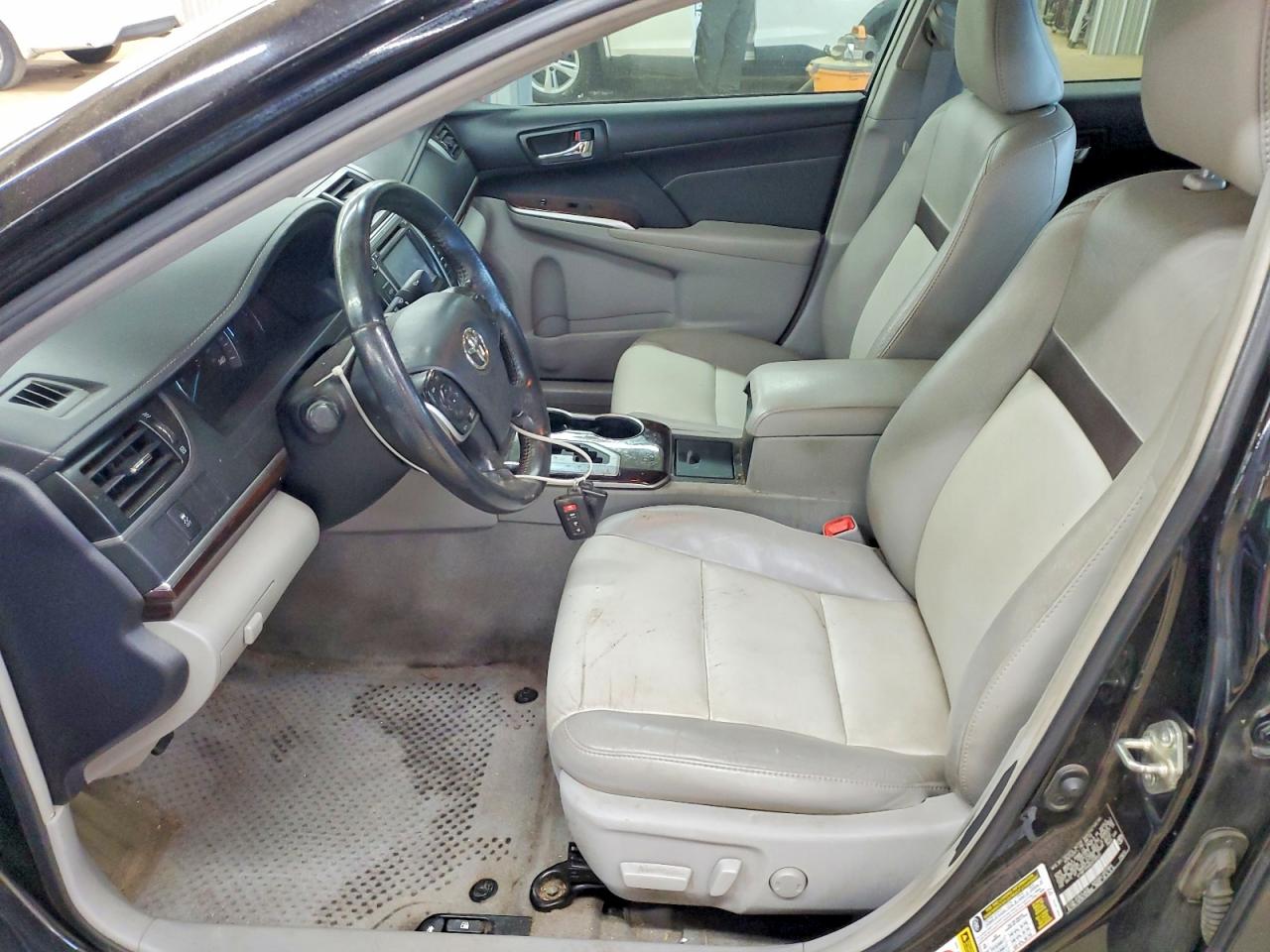 2014 TOYOTA CAMRY XLE photo 13