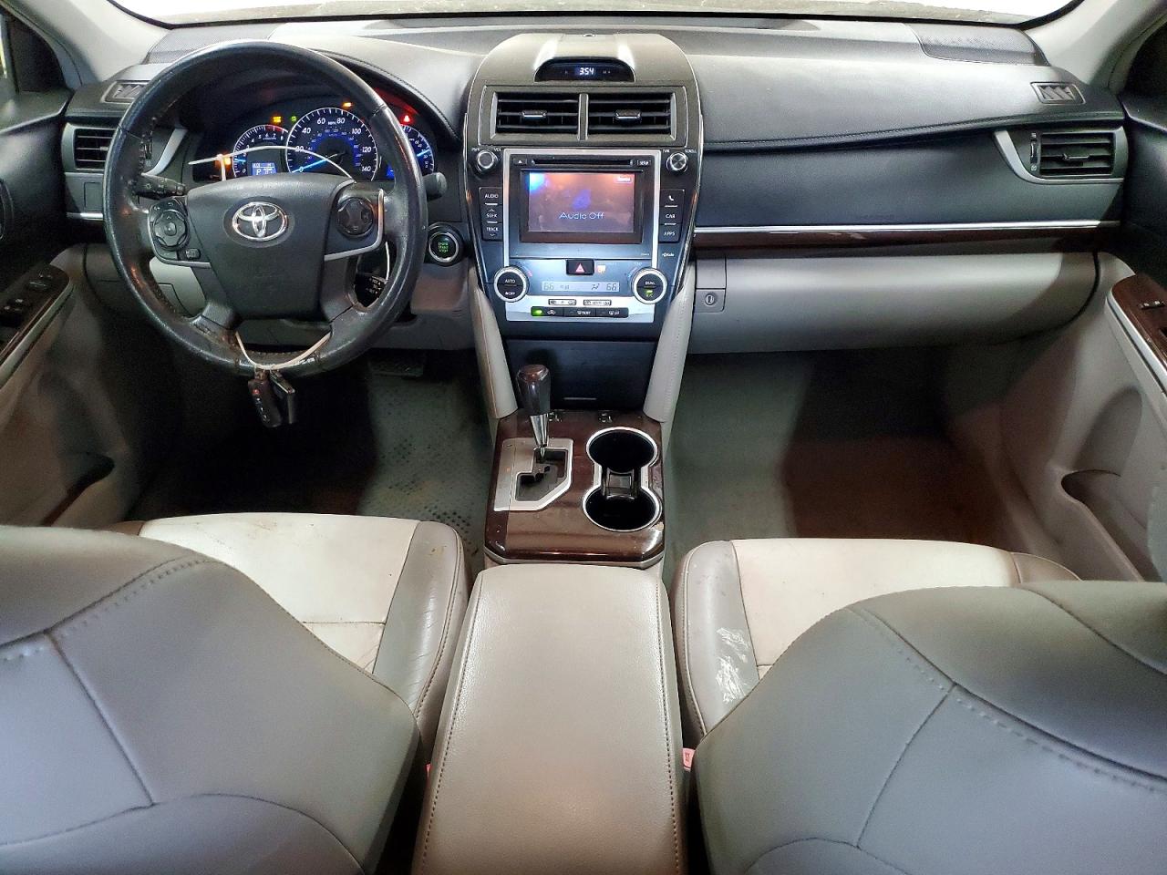 2014 TOYOTA CAMRY XLE photo 15