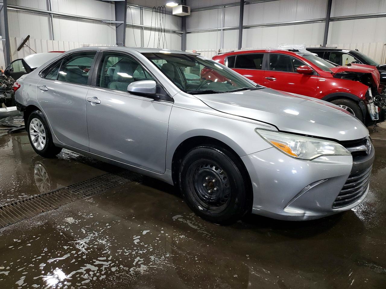 2015 TOYOTA CAMRY LE photo 4