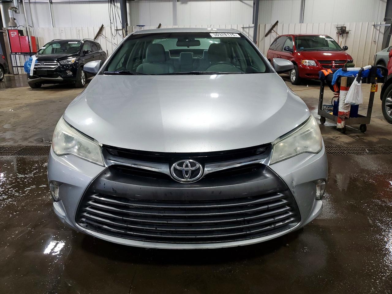 2015 TOYOTA CAMRY LE photo 5
