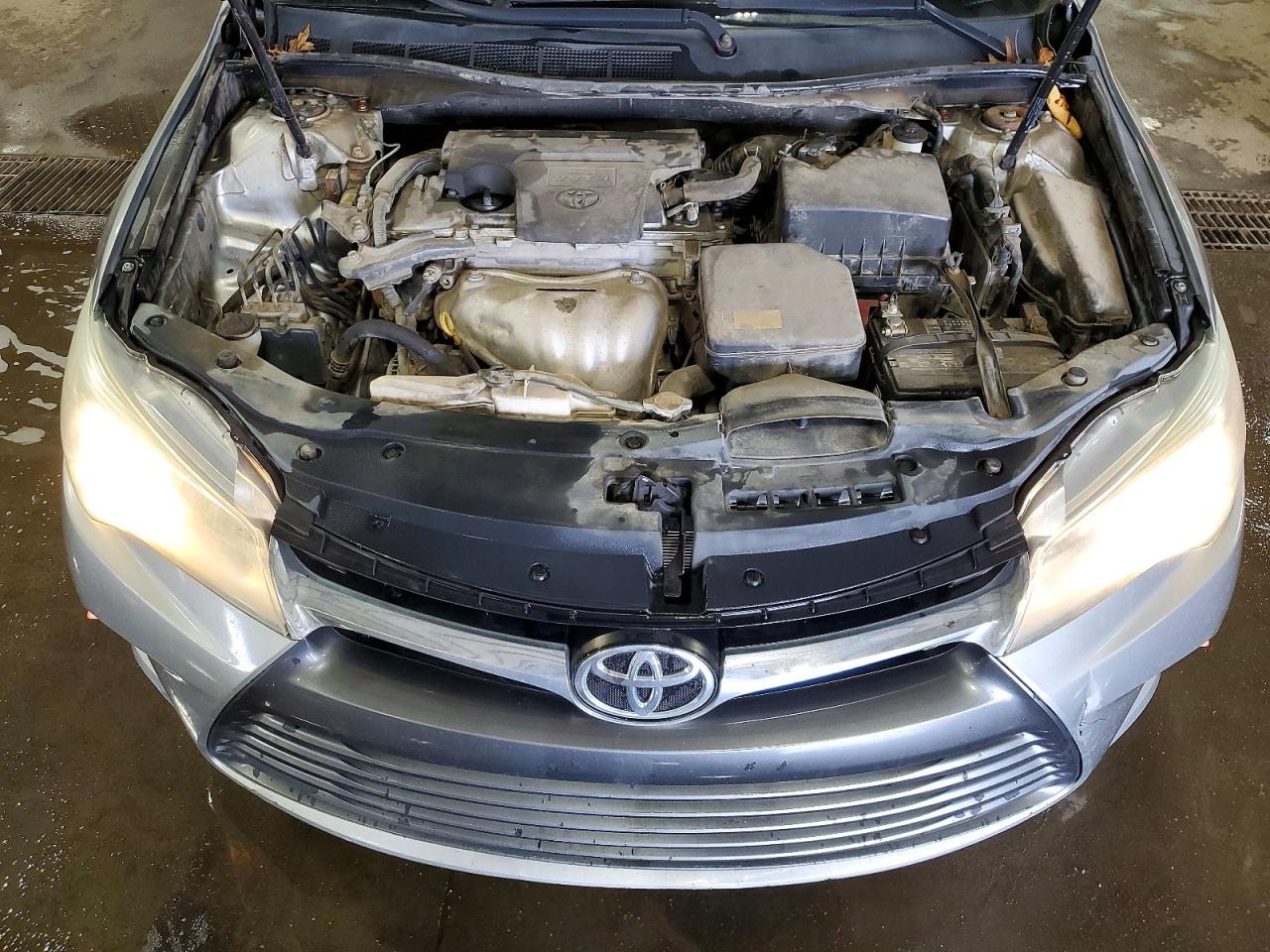 2015 TOYOTA CAMRY LE photo 11