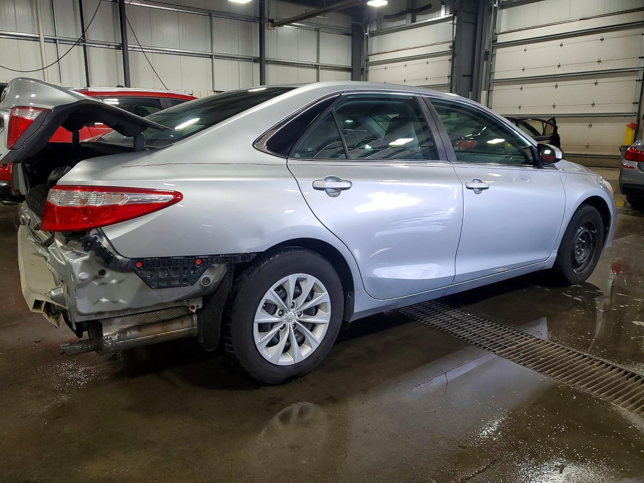 2015 TOYOTA CAMRY LE photo 3