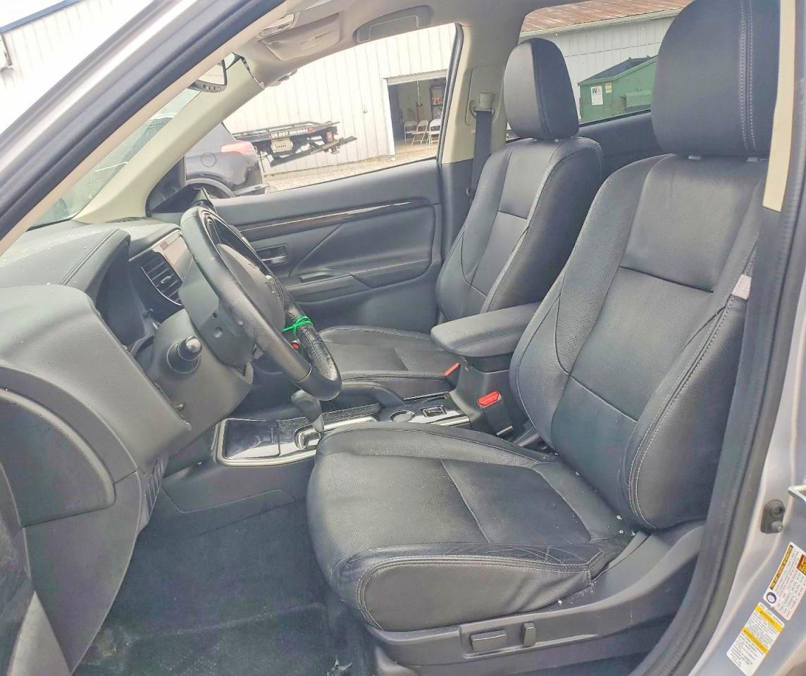 2017 MITSUBISHI OUTLANDER SE photo 13