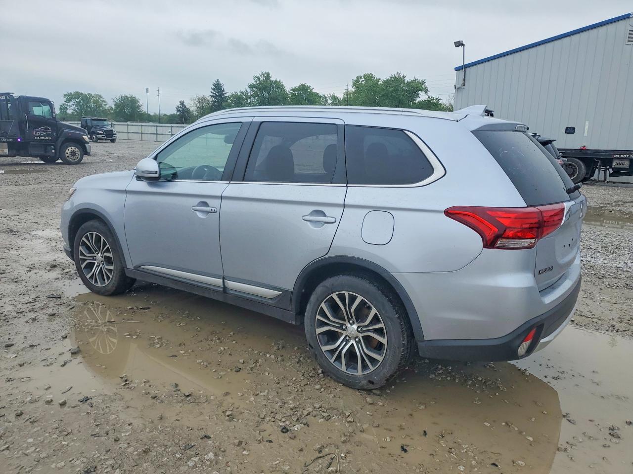 2017 MITSUBISHI OUTLANDER SE photo 3
