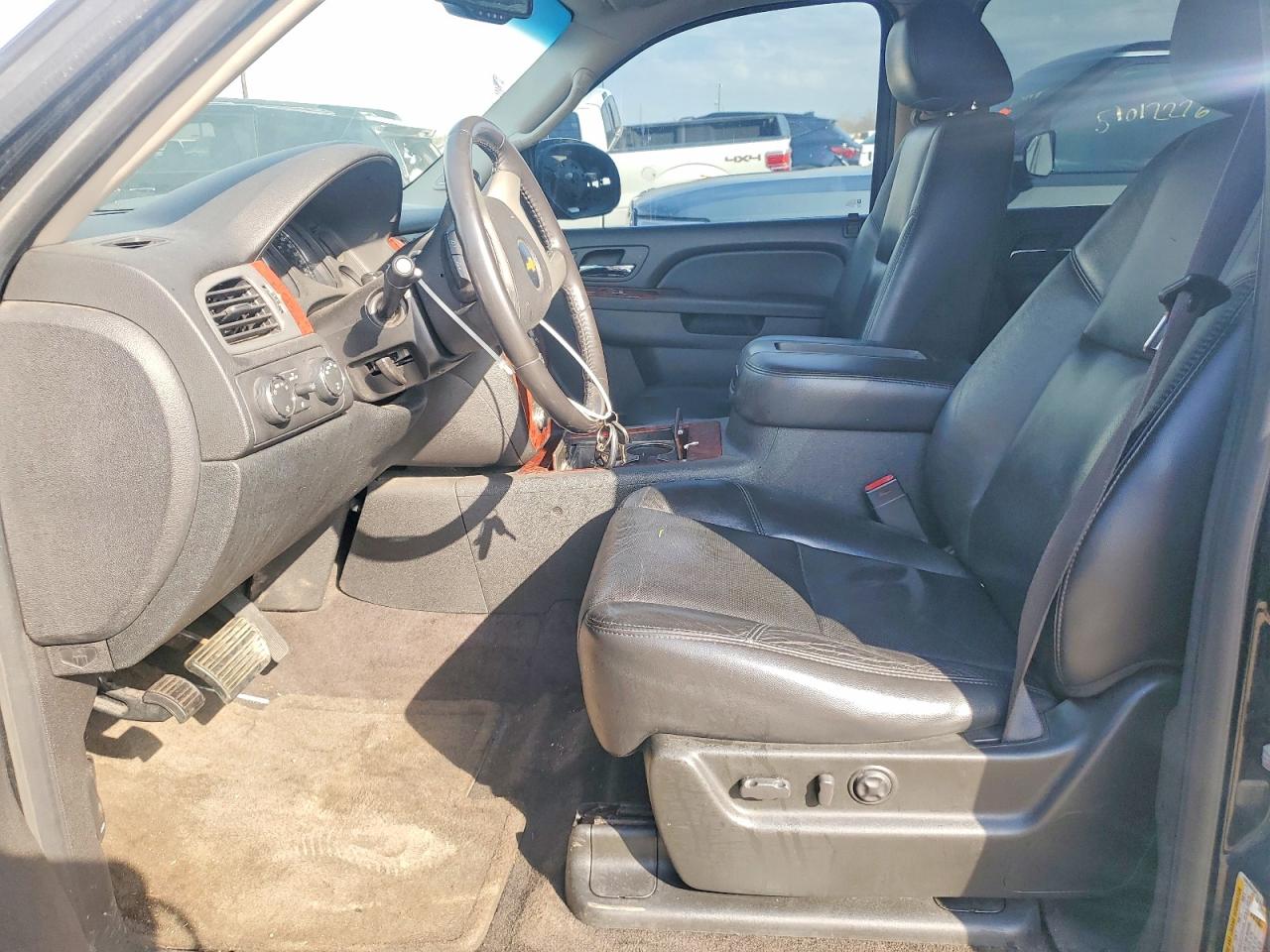 2010 CHEVROLET SUBURBAN K1500 LTZ photo 7