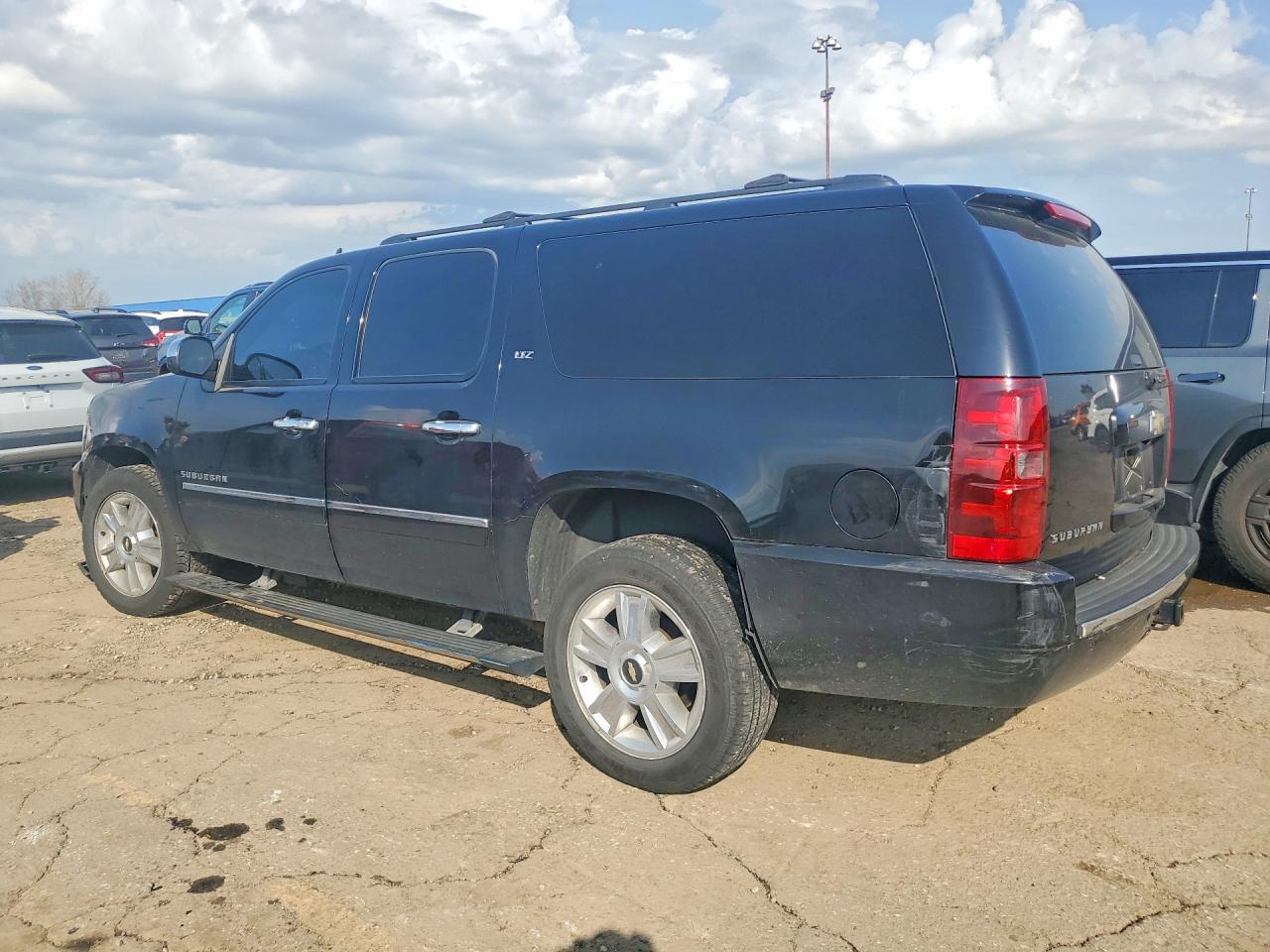 2010 CHEVROLET SUBURBAN K1500 LTZ photo 2