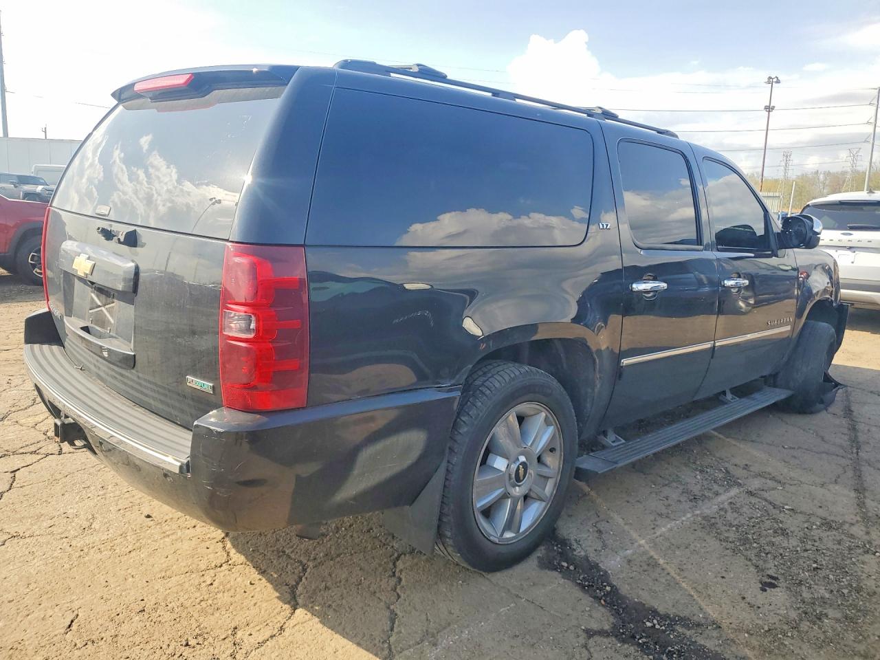 2010 CHEVROLET SUBURBAN K1500 LTZ photo 3