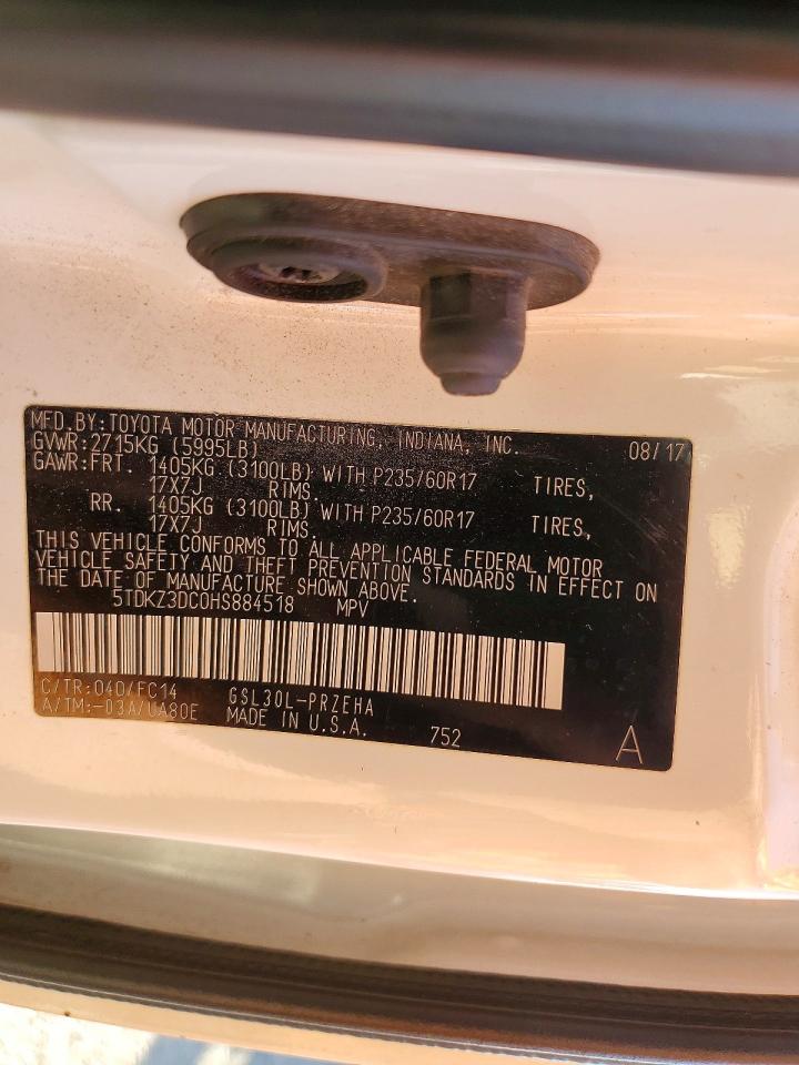 2017 TOYOTA SIENNA LE photo 25