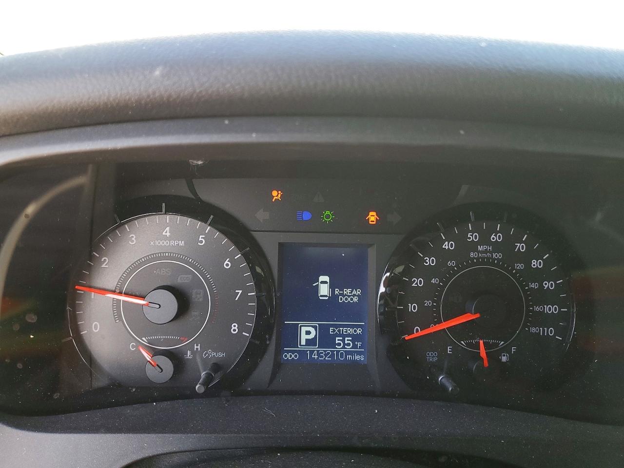 2017 TOYOTA SIENNA LE photo 17