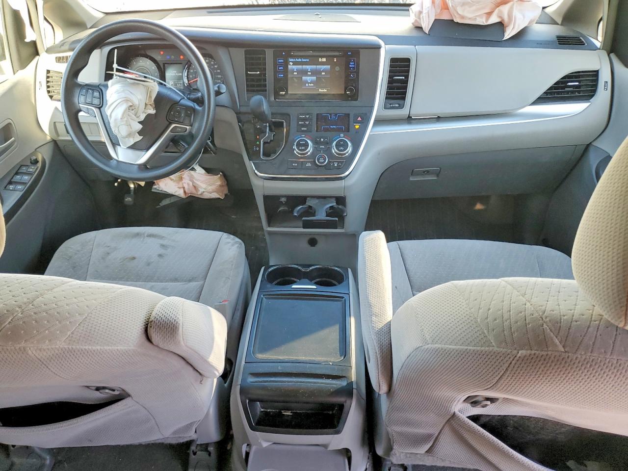 2017 TOYOTA SIENNA LE photo 15