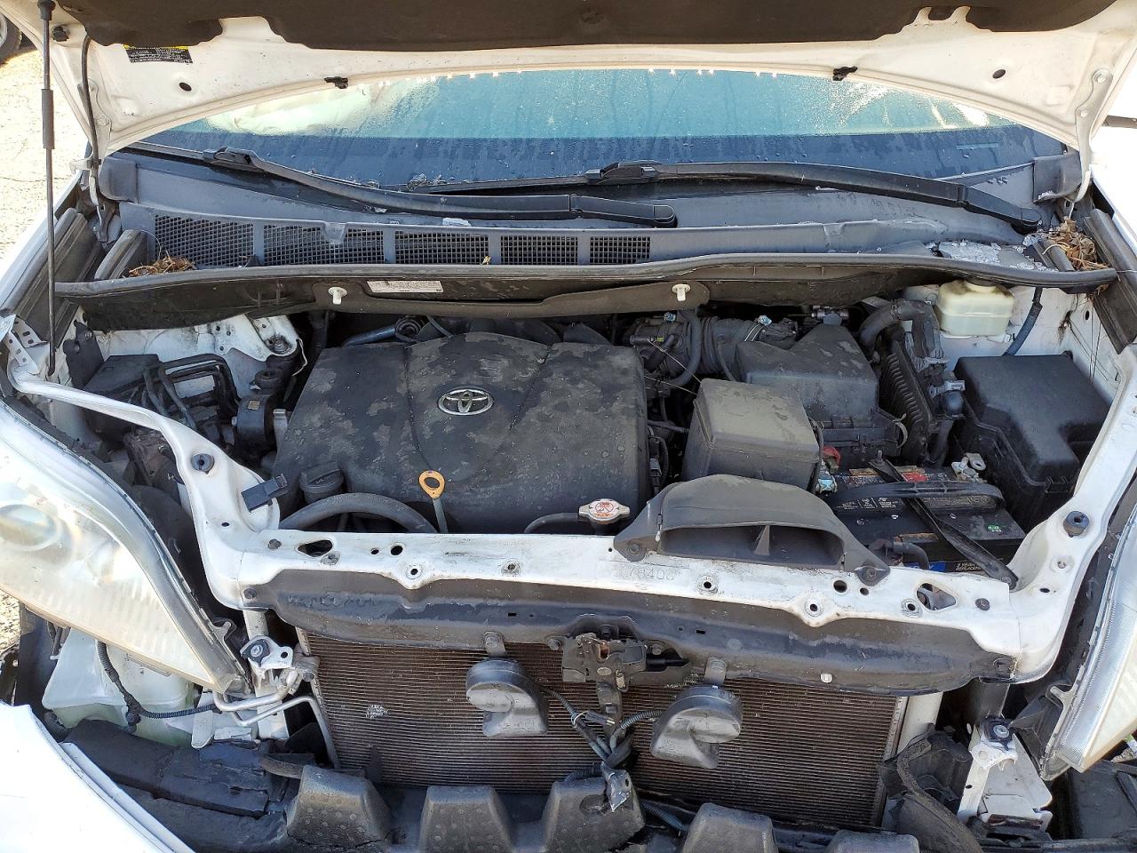 2017 TOYOTA SIENNA LE photo 23