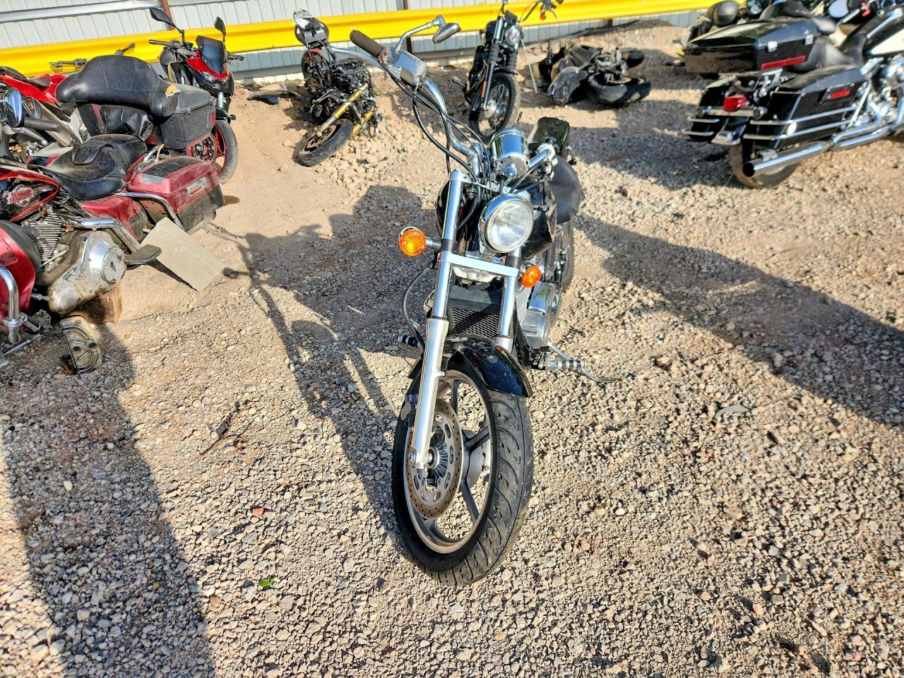 2005 HONDA VT1100 C photo 3