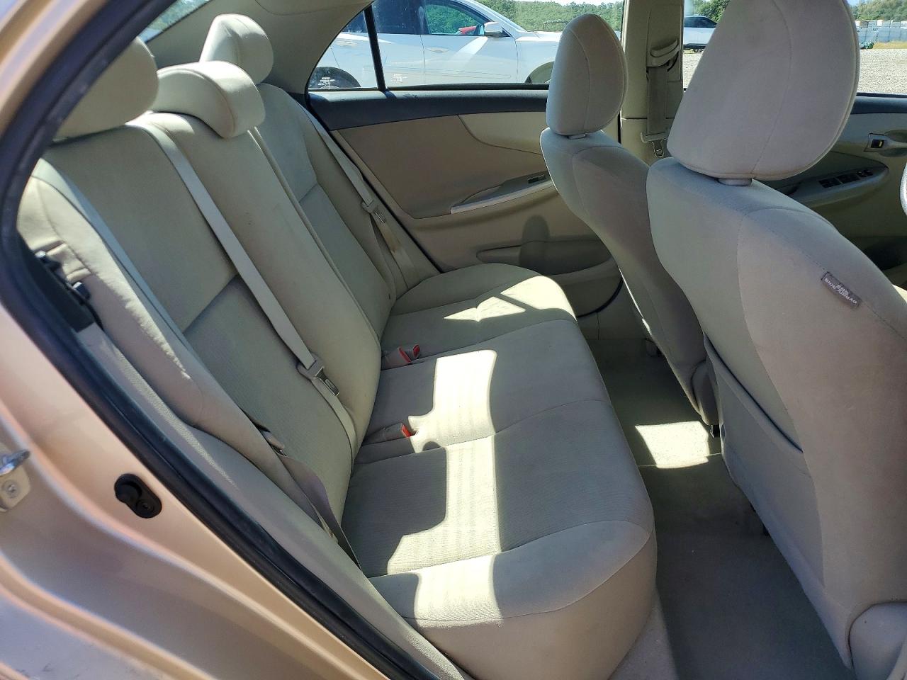 2012 TOYOTA COROLLA LE photo 28