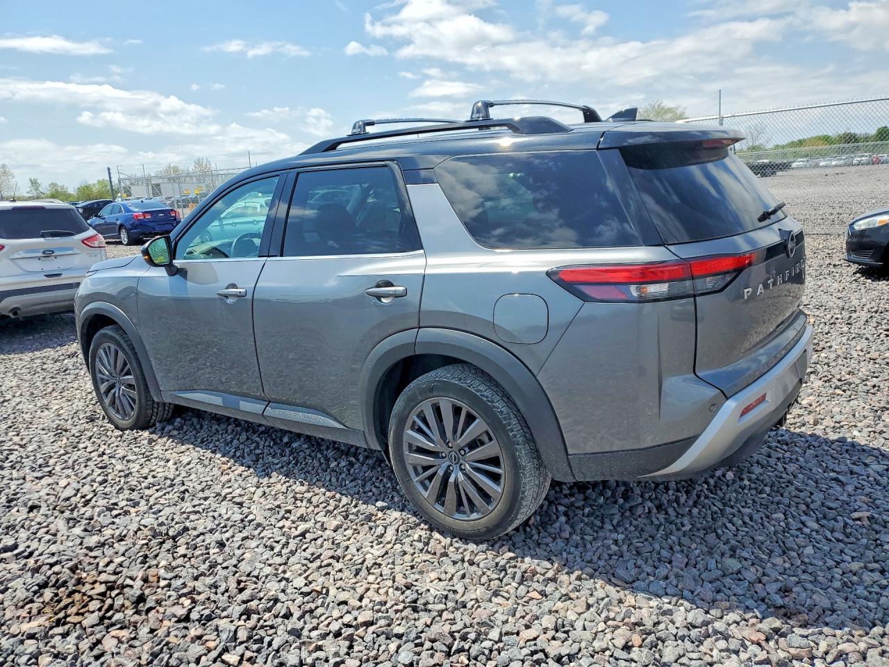 2023 NISSAN PATHFINDER SL photo 3