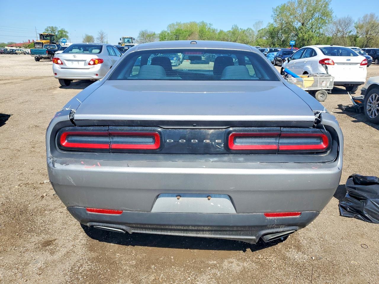 2016 DODGE CHALLENGER SXT photo 6
