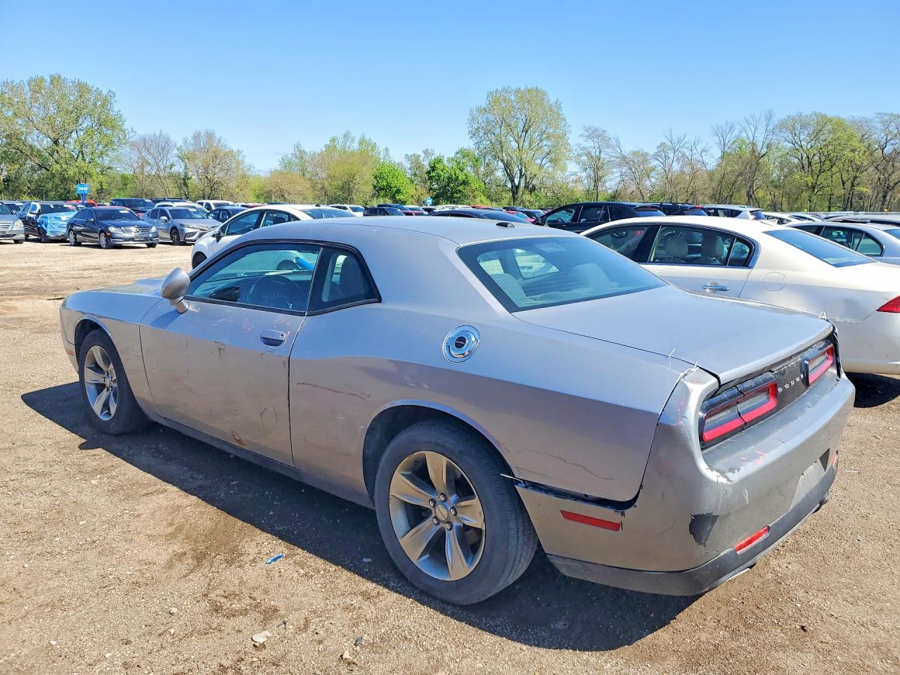 2016 DODGE CHALLENGER SXT photo 2