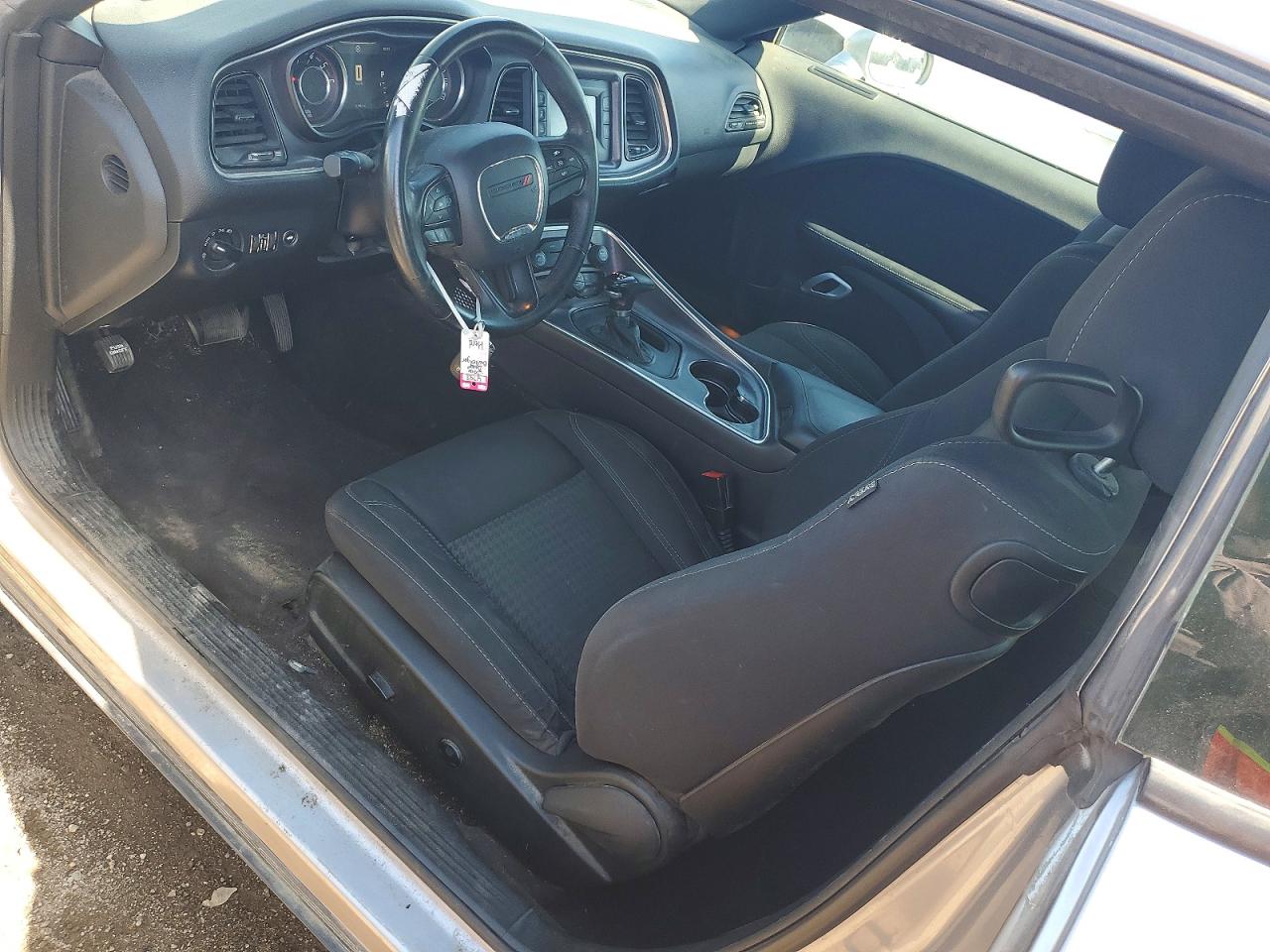 2016 DODGE CHALLENGER SXT photo 8