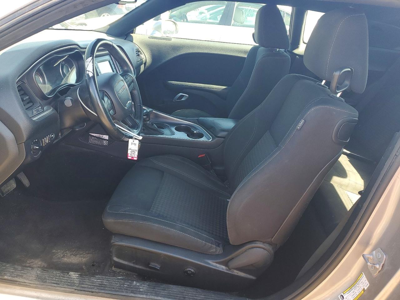 2016 DODGE CHALLENGER SXT photo 7