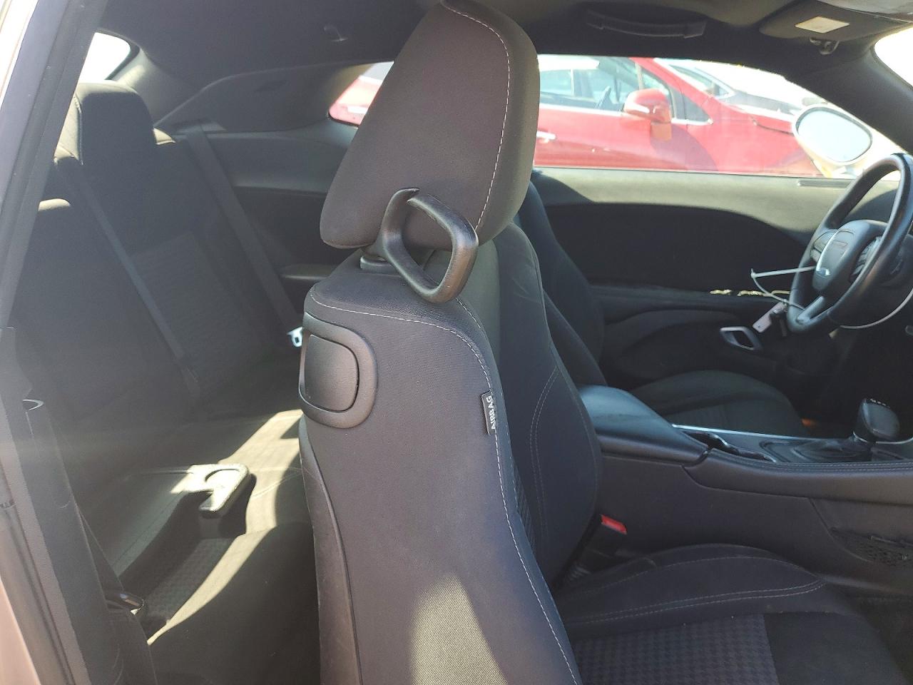 2016 DODGE CHALLENGER SXT photo 10