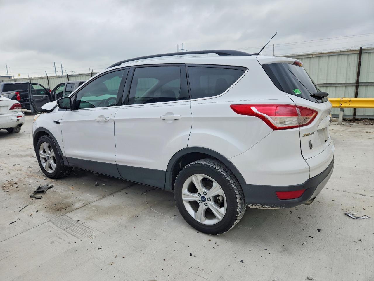 2016 FORD ESCAPE SE photo 3