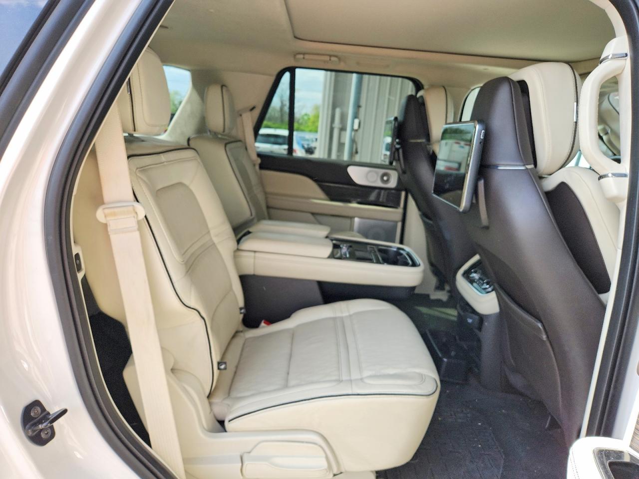 2019 LINCOLN NAVIGATOR BLACK LABEL photo 31
