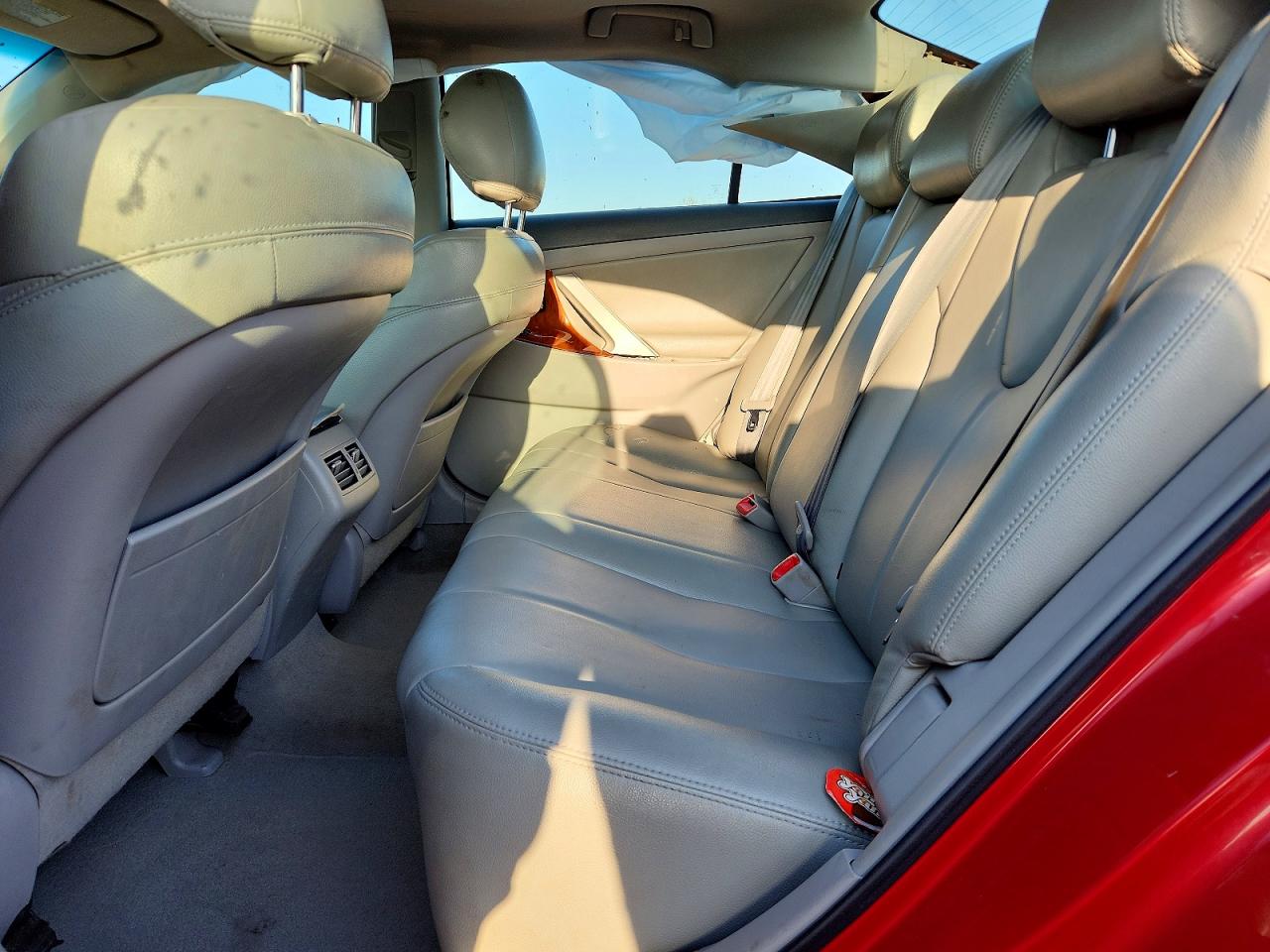 2011 TOYOTA CAMRY XLE photo 10