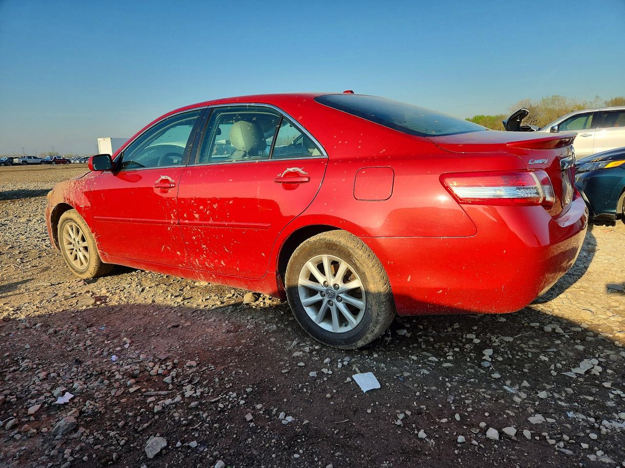 2011 TOYOTA CAMRY XLE photo 2