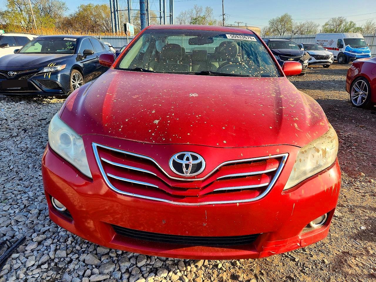2011 TOYOTA CAMRY XLE photo 5