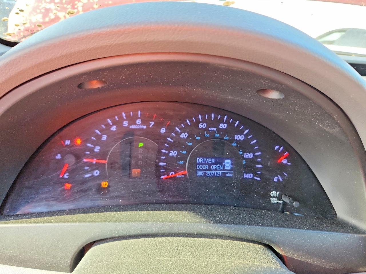 2011 TOYOTA CAMRY XLE photo 9