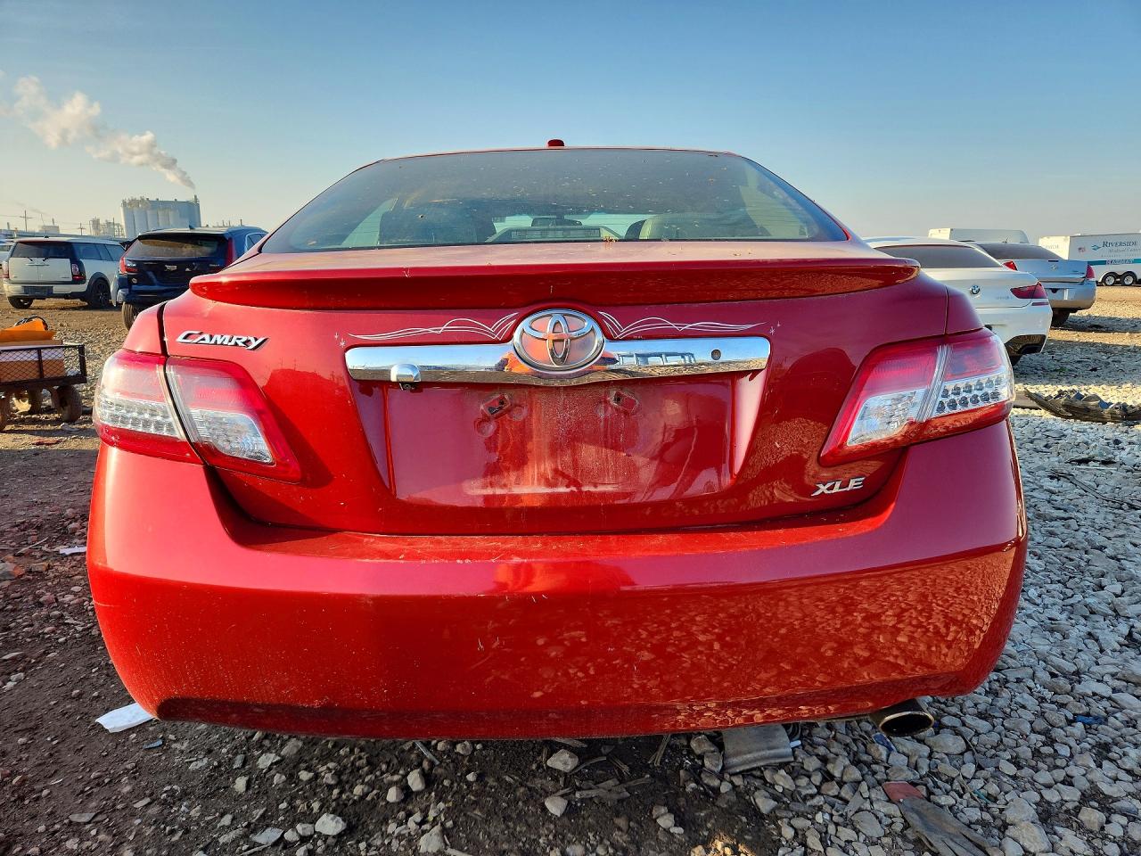 2011 TOYOTA CAMRY XLE photo 6