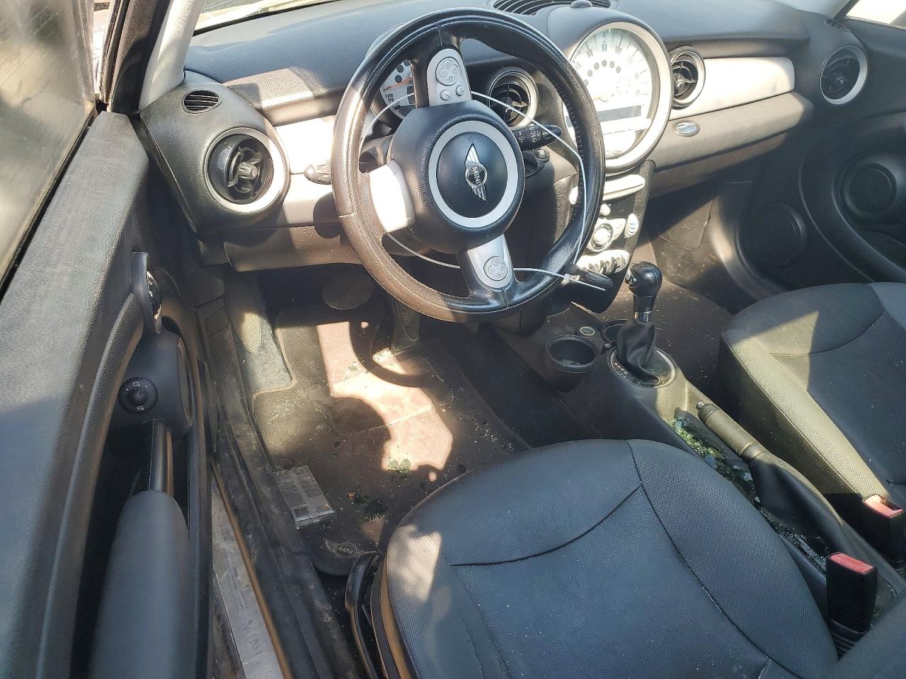 2010 MINI COOPER photo 22