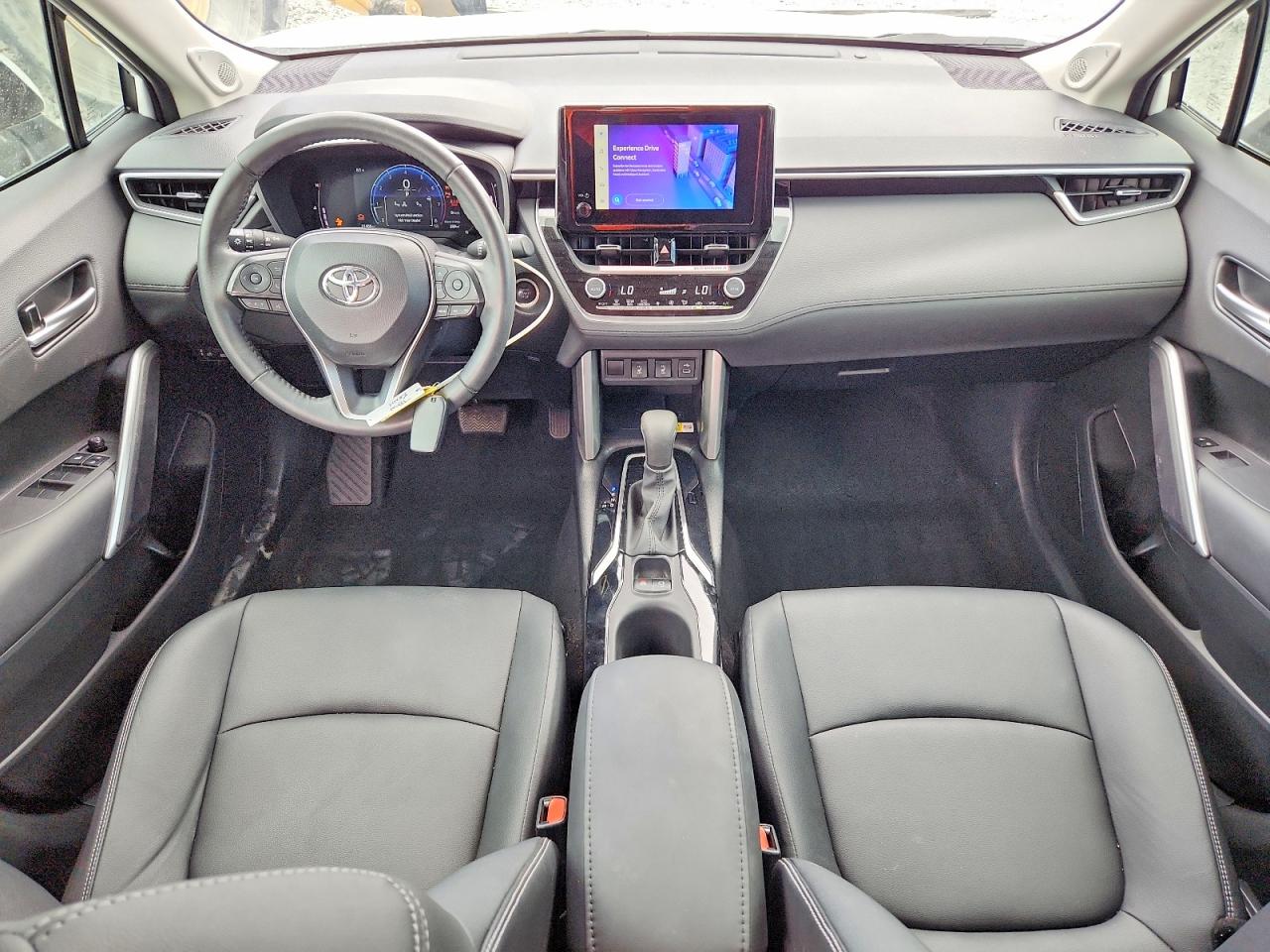 2023 TOYOTA COROLLA CROSS XLE photo 8