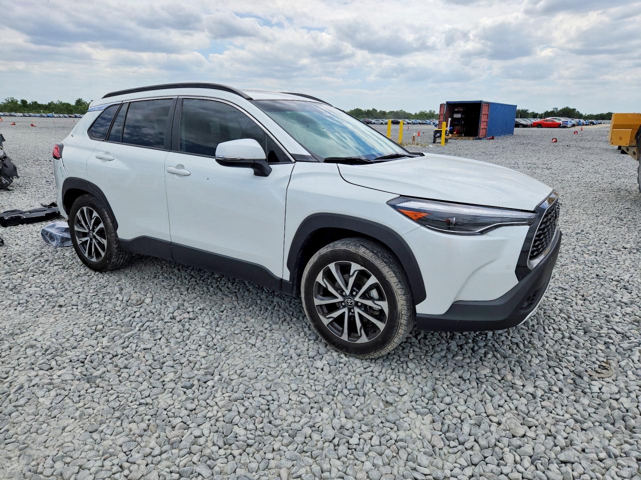 2023 TOYOTA COROLLA CROSS XLE photo 4