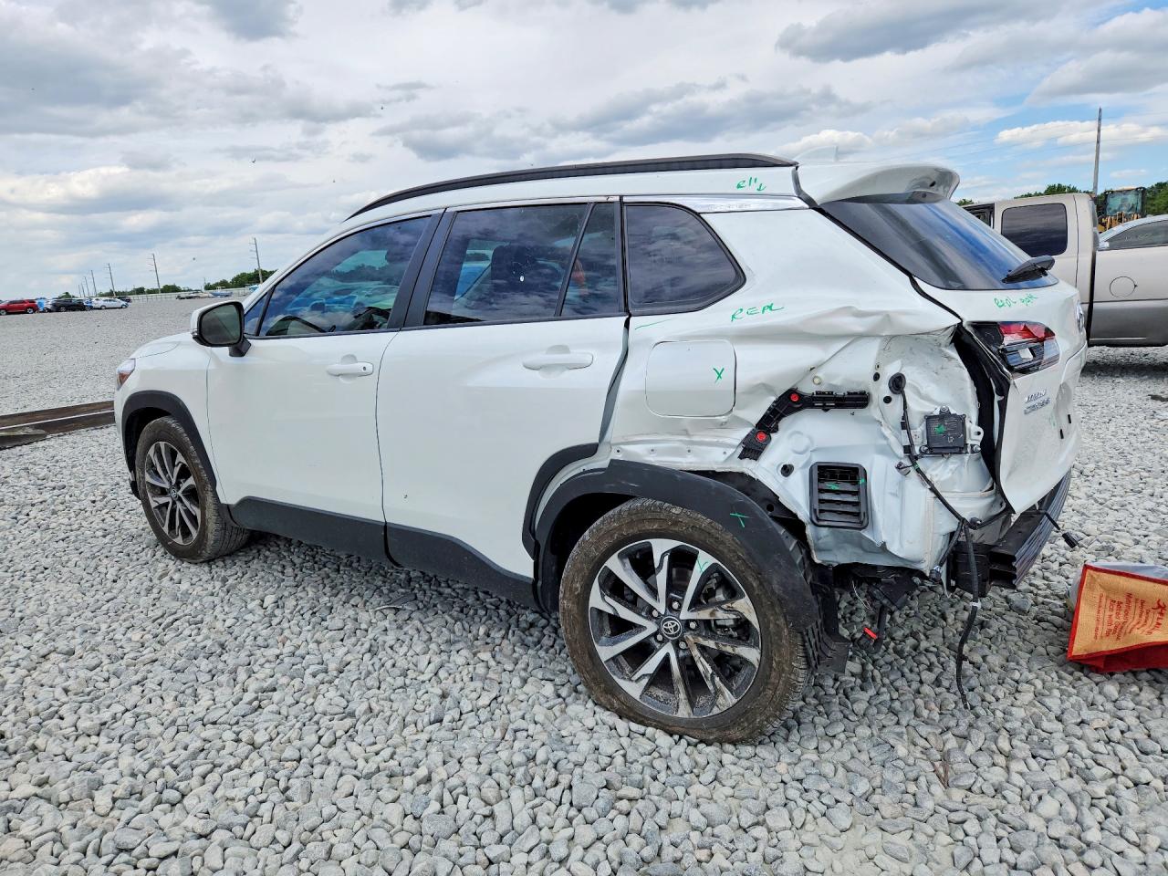 2023 TOYOTA COROLLA CROSS XLE photo 2