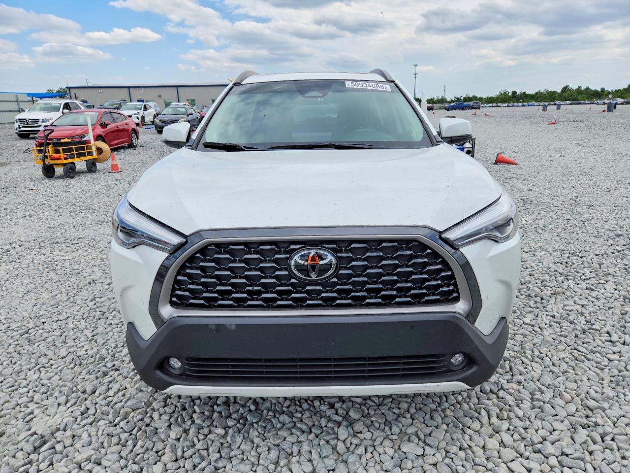 2023 TOYOTA COROLLA CROSS XLE photo 5