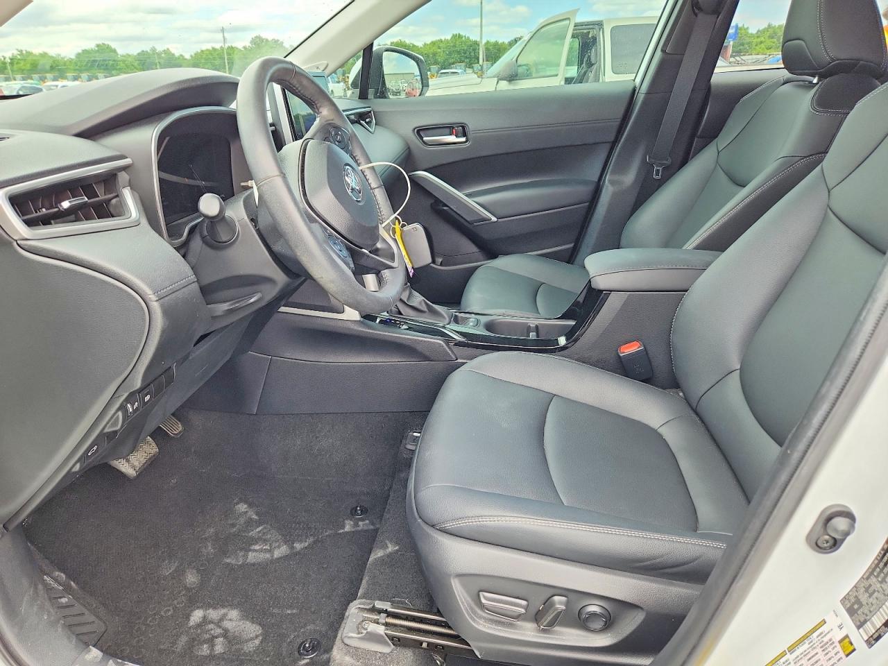 2023 TOYOTA COROLLA CROSS XLE photo 7