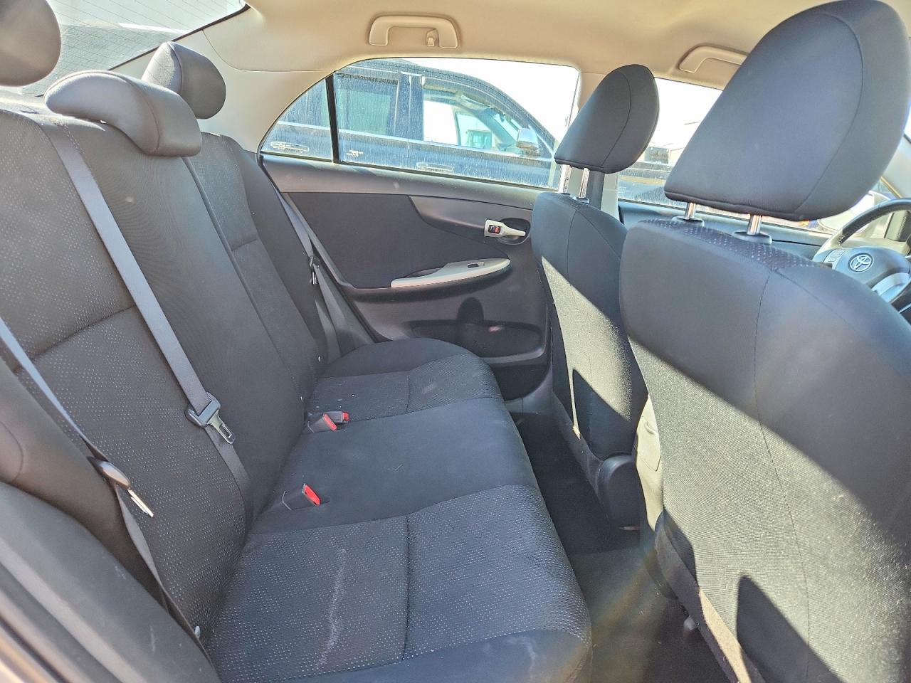 2010 TOYOTA COROLLA S photo 28