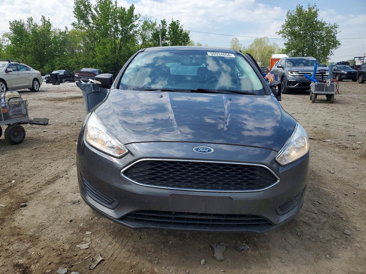 2017 FORD FOCUS SE photo 13
