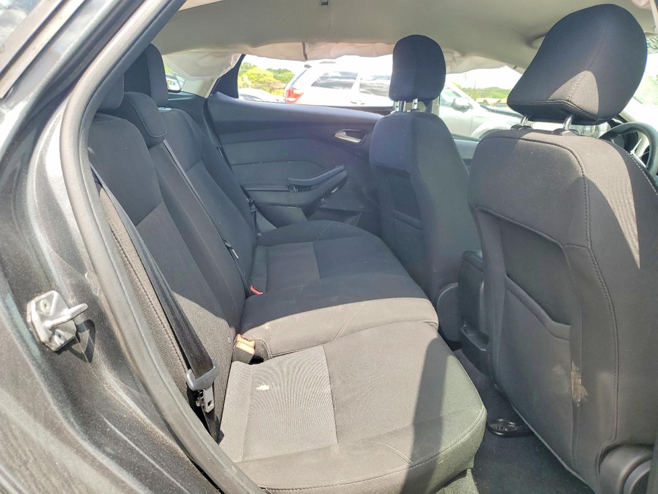 2017 FORD FOCUS SE photo 28