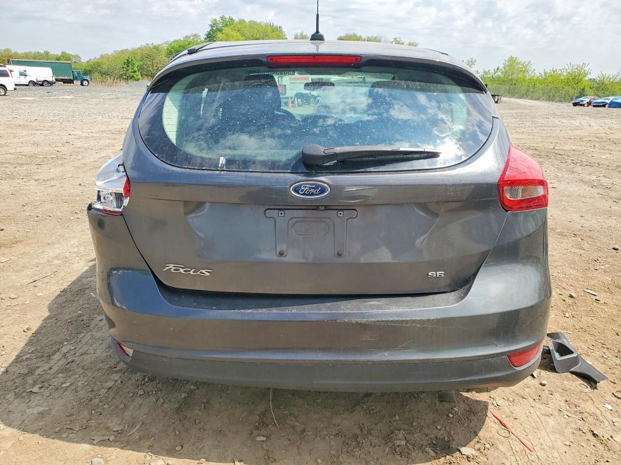 2017 FORD FOCUS SE photo 16