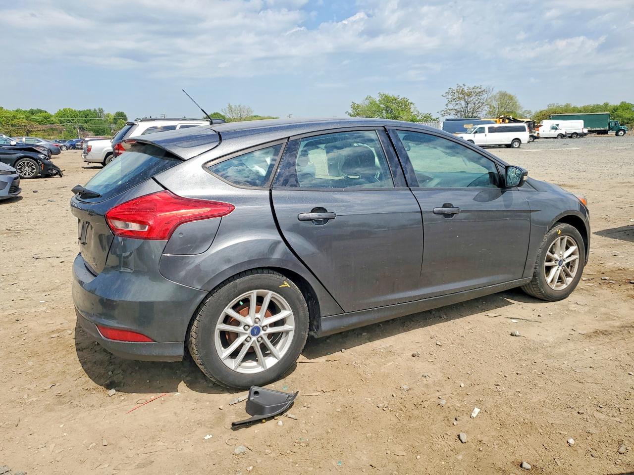 2017 FORD FOCUS SE photo 7