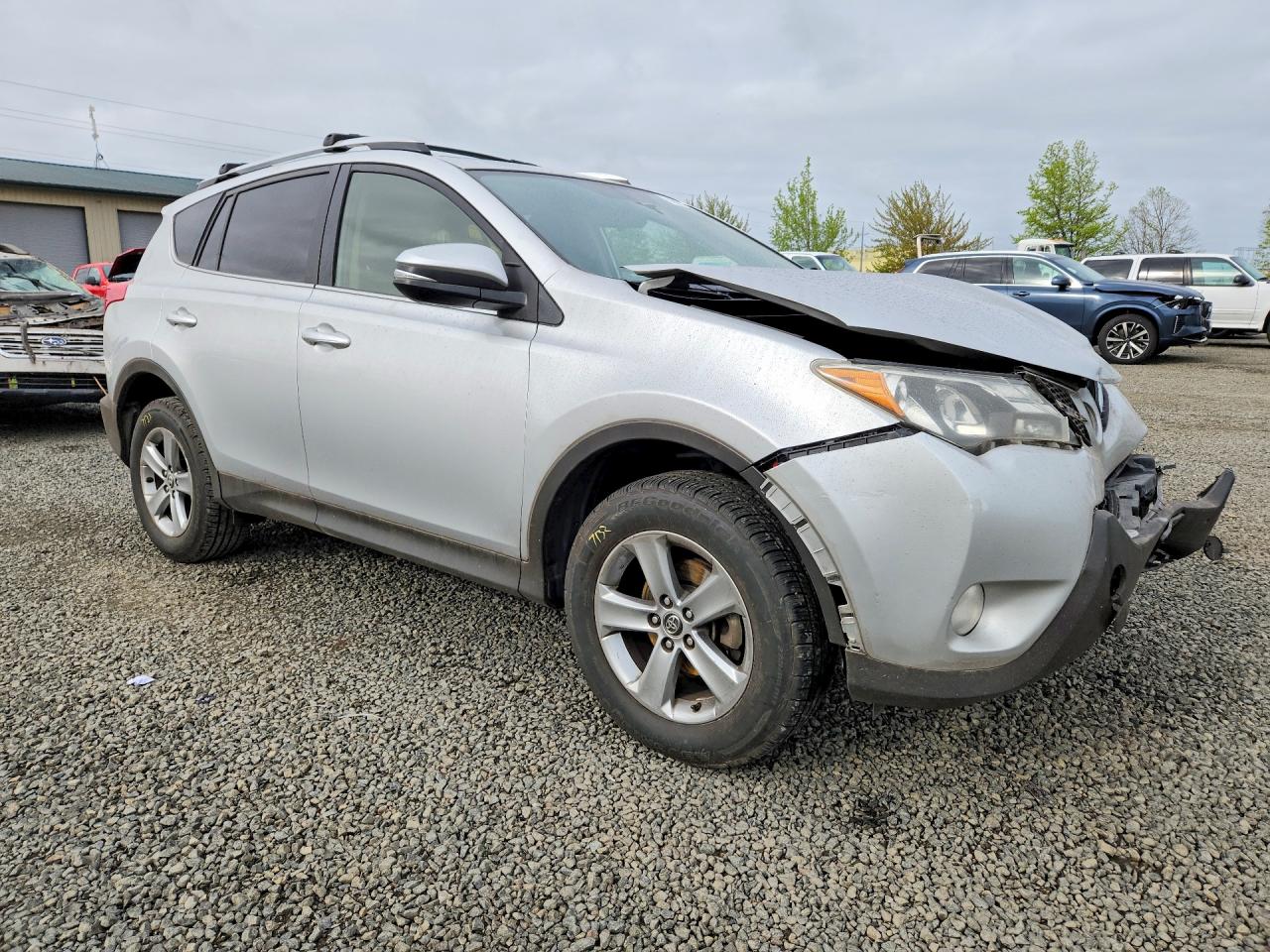 2015 TOYOTA RAV4 XLE photo 7