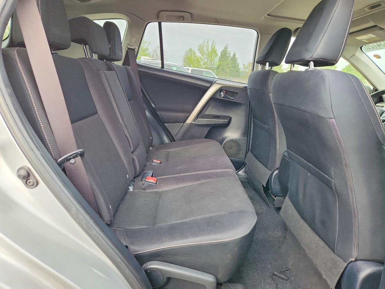 2015 TOYOTA RAV4 XLE photo 21