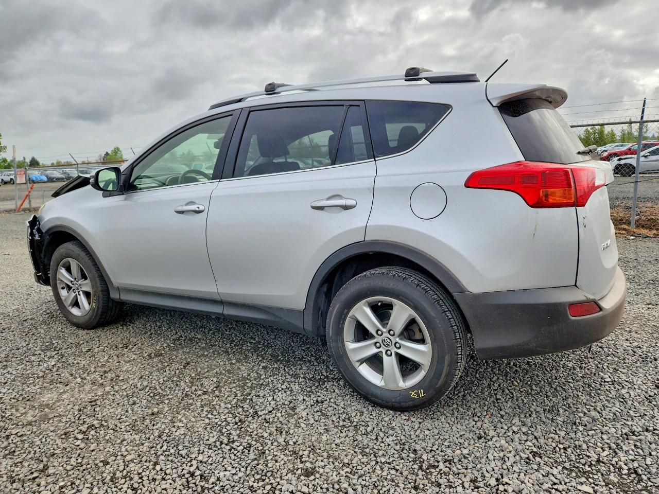 2015 TOYOTA RAV4 XLE photo 3