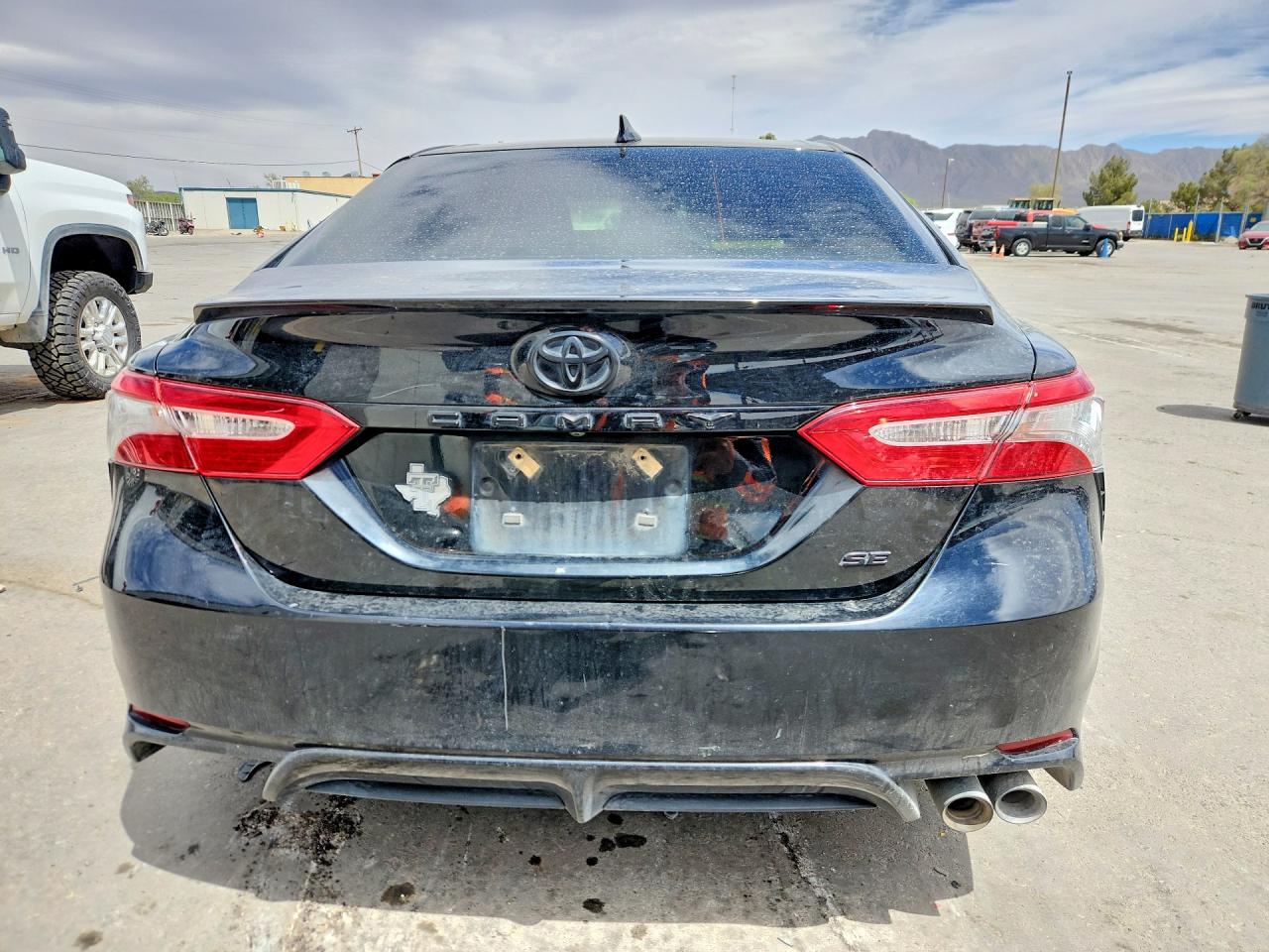 2019 TOYOTA CAMRY SE photo 6