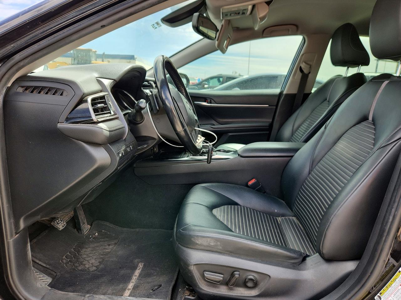 2019 TOYOTA CAMRY SE photo 7
