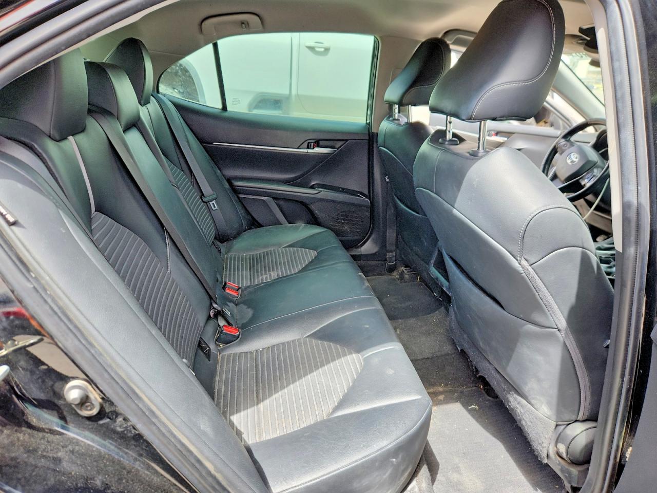 2019 TOYOTA CAMRY SE photo 10