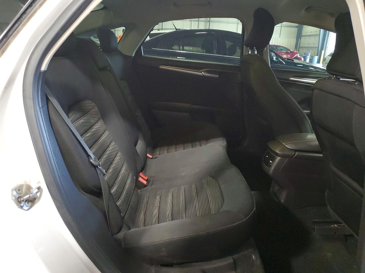 2016 FORD FUSION SE photo 19