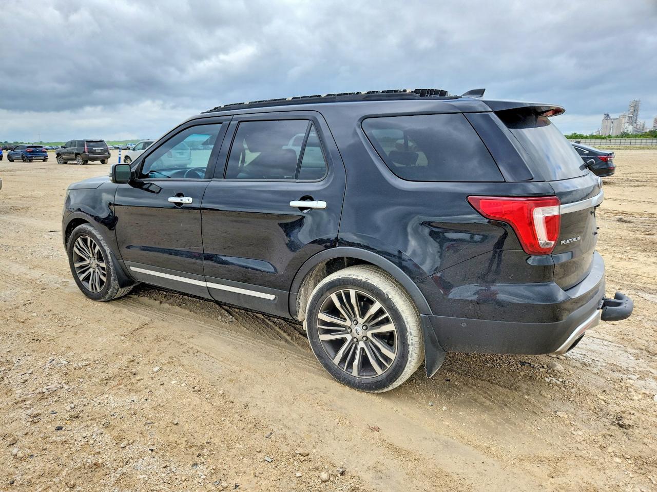 2017 FORD EXPLORER photo 3