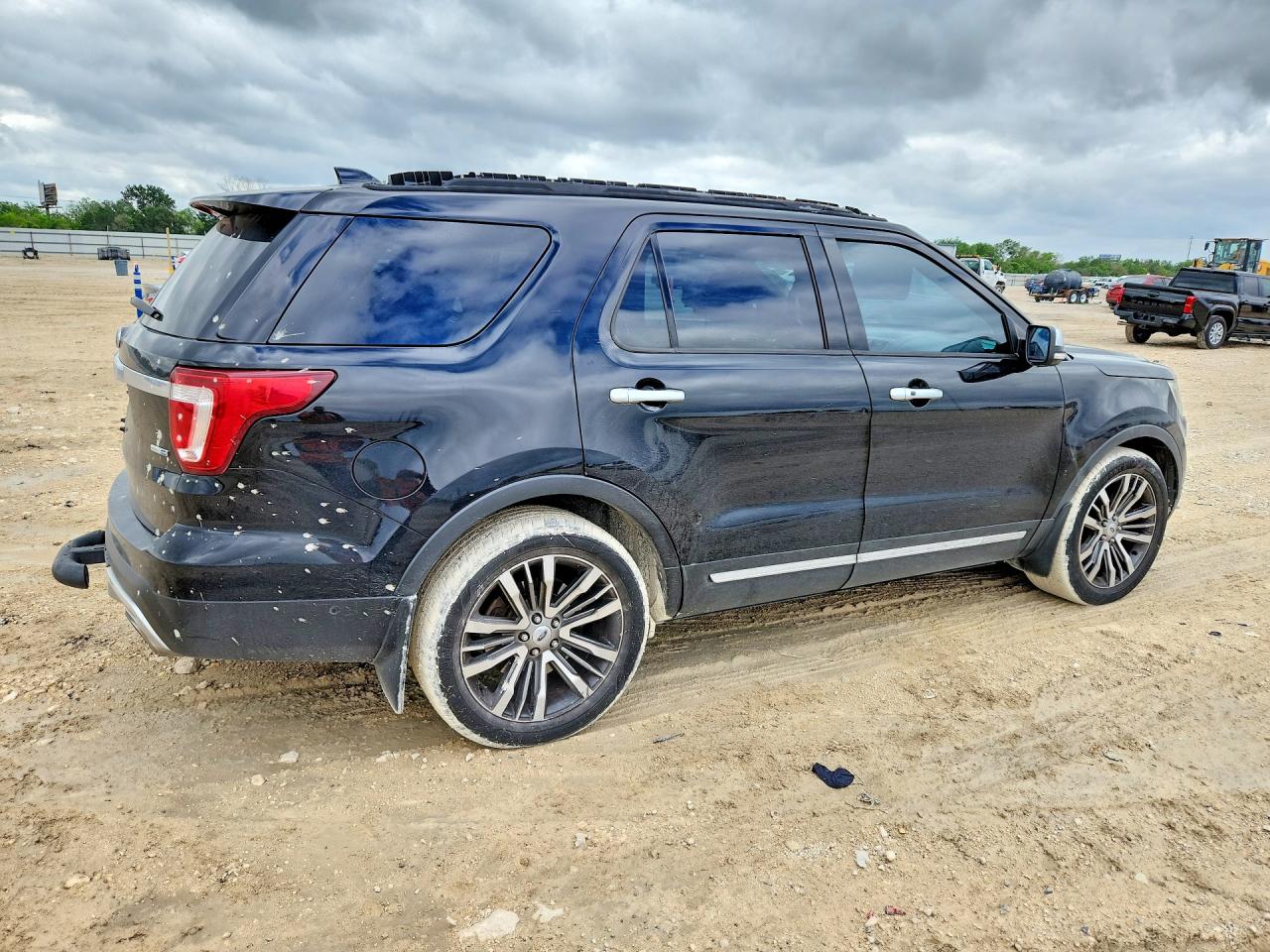 2017 FORD EXPLORER photo 5